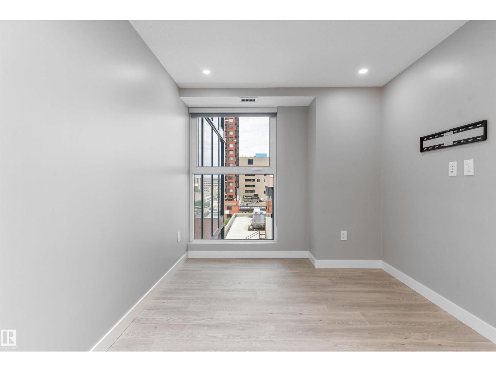 #702 10180 103 St Nw Property Photo 23