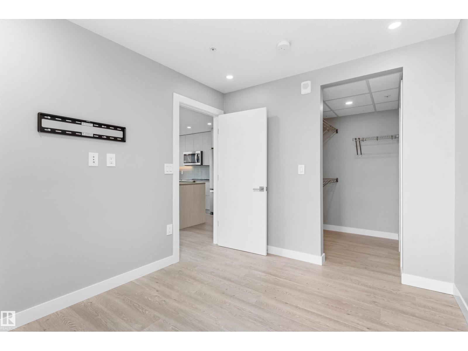 #702 10180 103 St Nw Property Photo 24