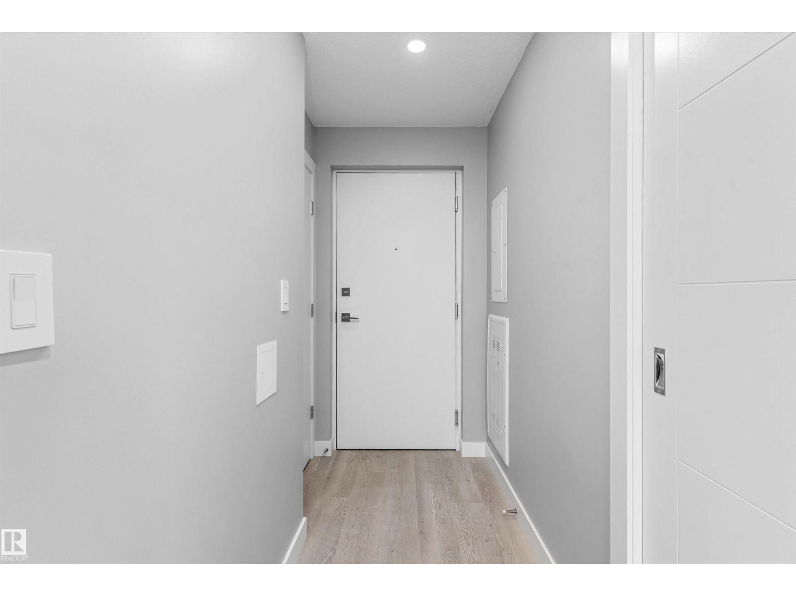 #702 10180 103 St Nw Property Photo 35