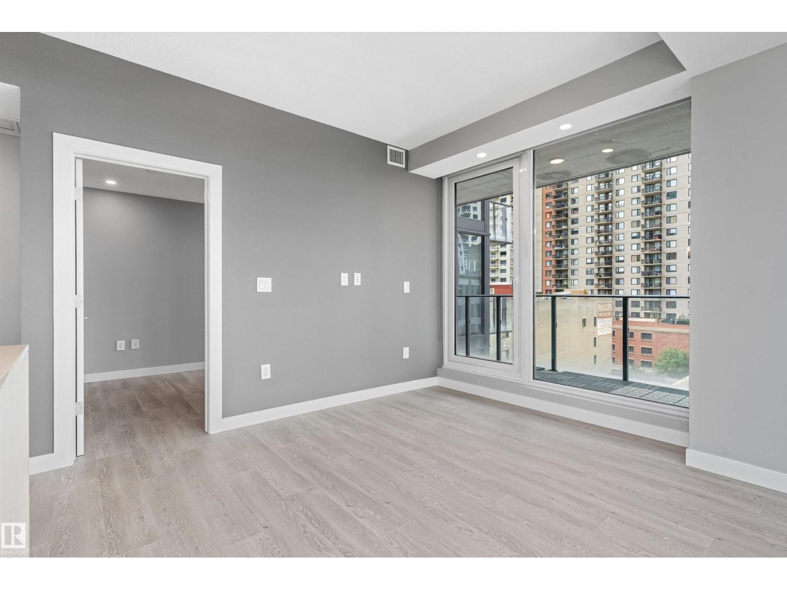 #702 10180 103 St Nw Property Photo 38
