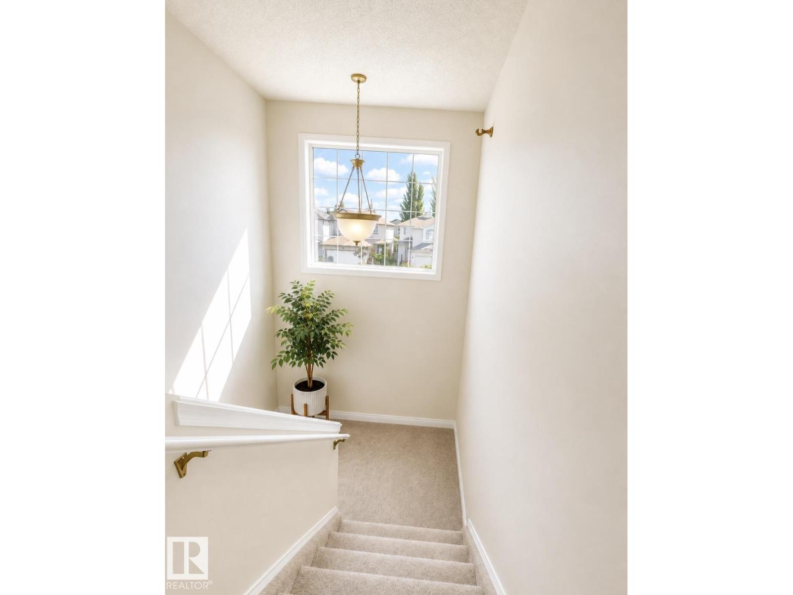 3236 27 Av Nw Property Photo 3