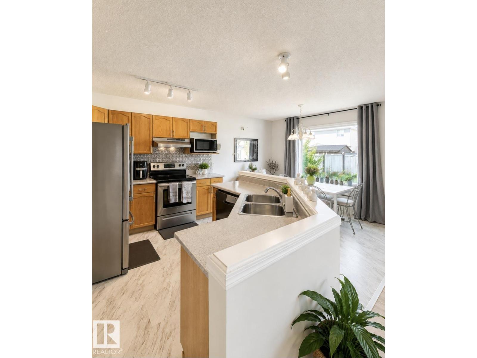 3236 27 Av Nw Property Photo 4