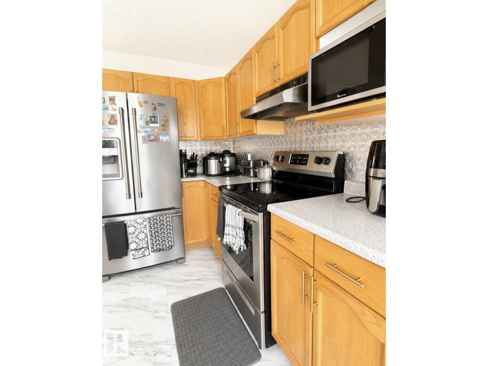 3236 27 Av Nw Property Photo 6