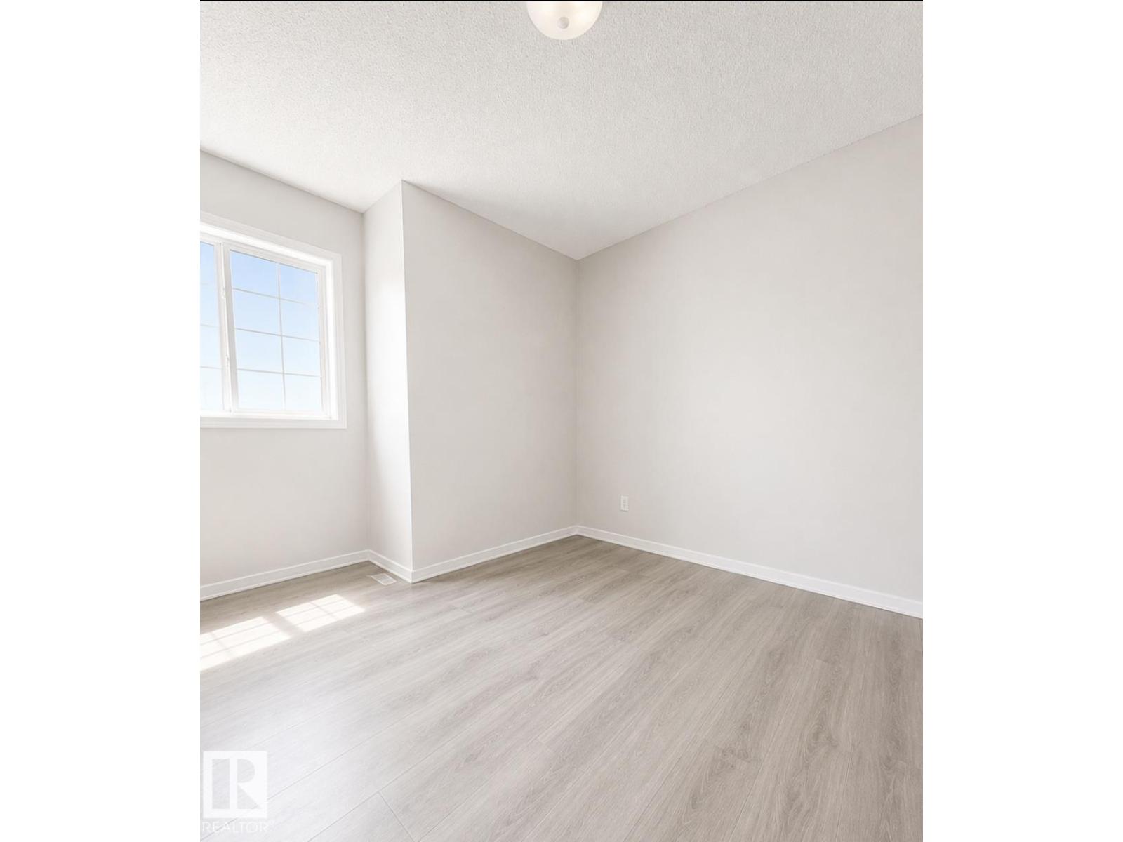 3236 27 Av Nw Property Photo 10