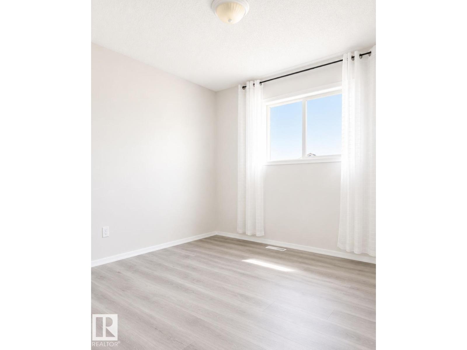 3236 27 Av Nw Property Photo 11