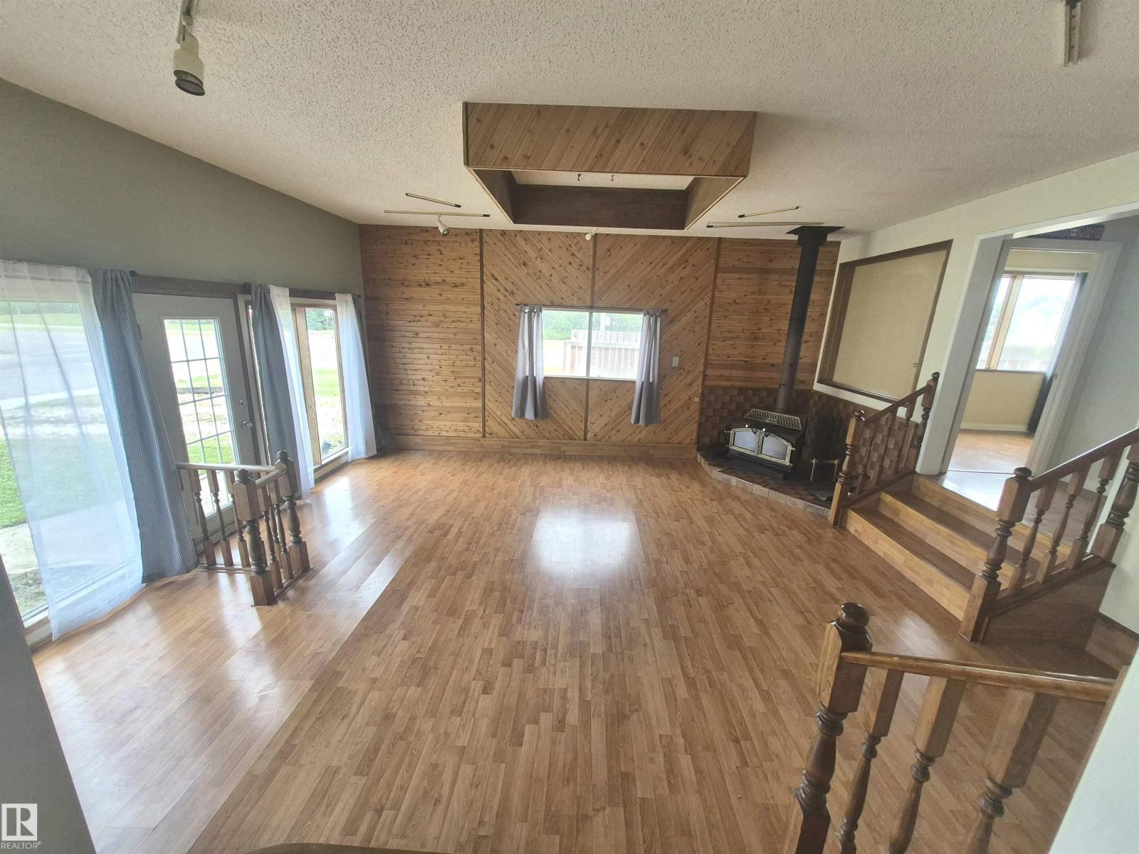 3801 33 Av Property Photo 3