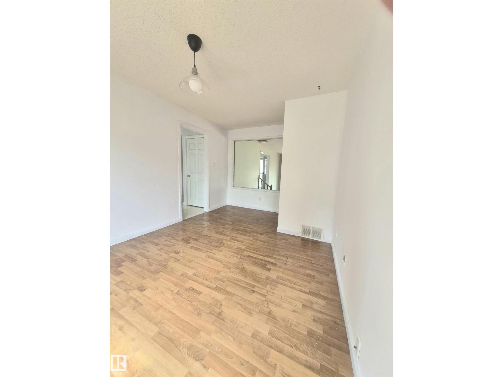 3801 33 Av Property Photo 7