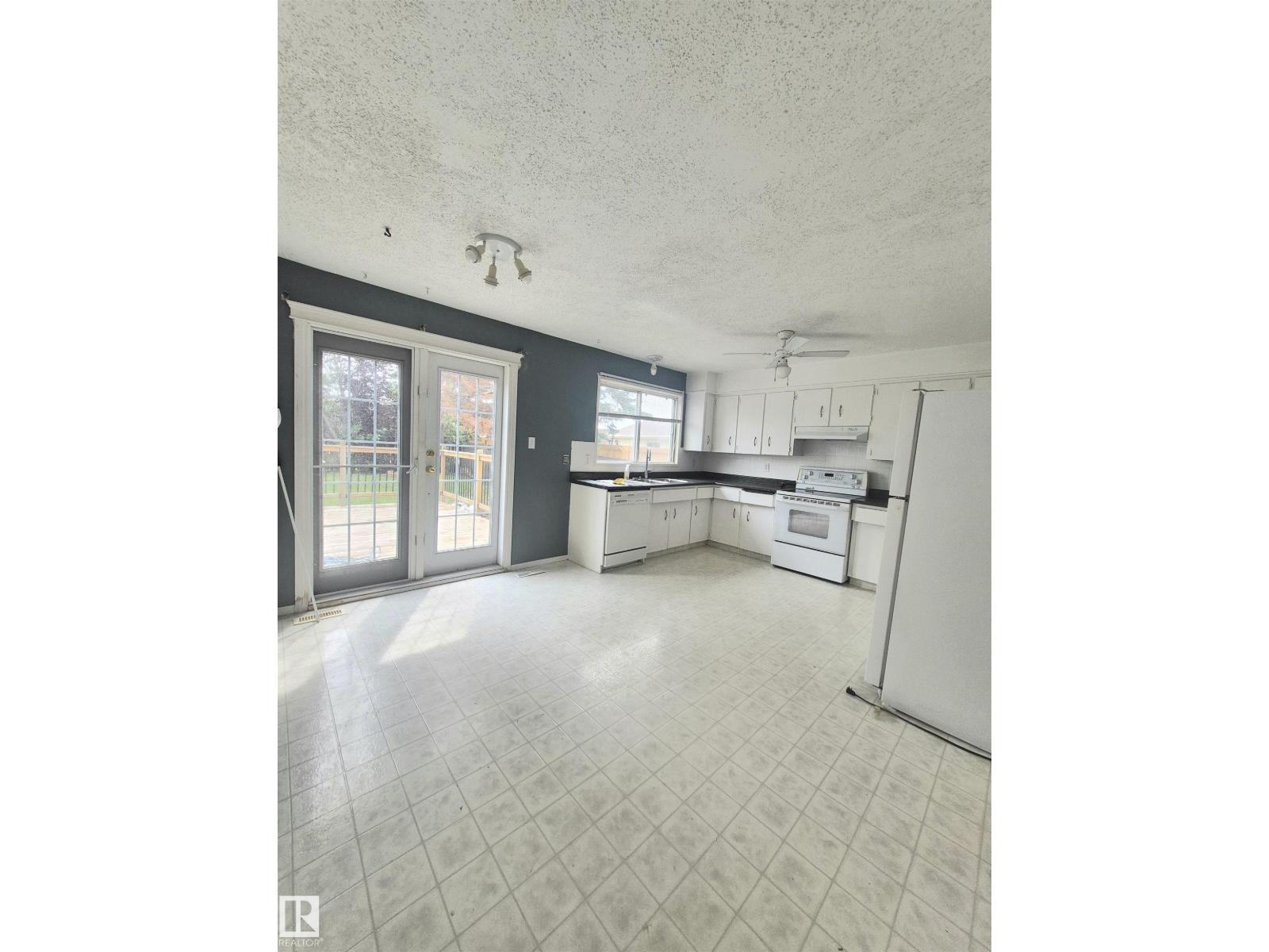 3801 33 Av Property Photo 9