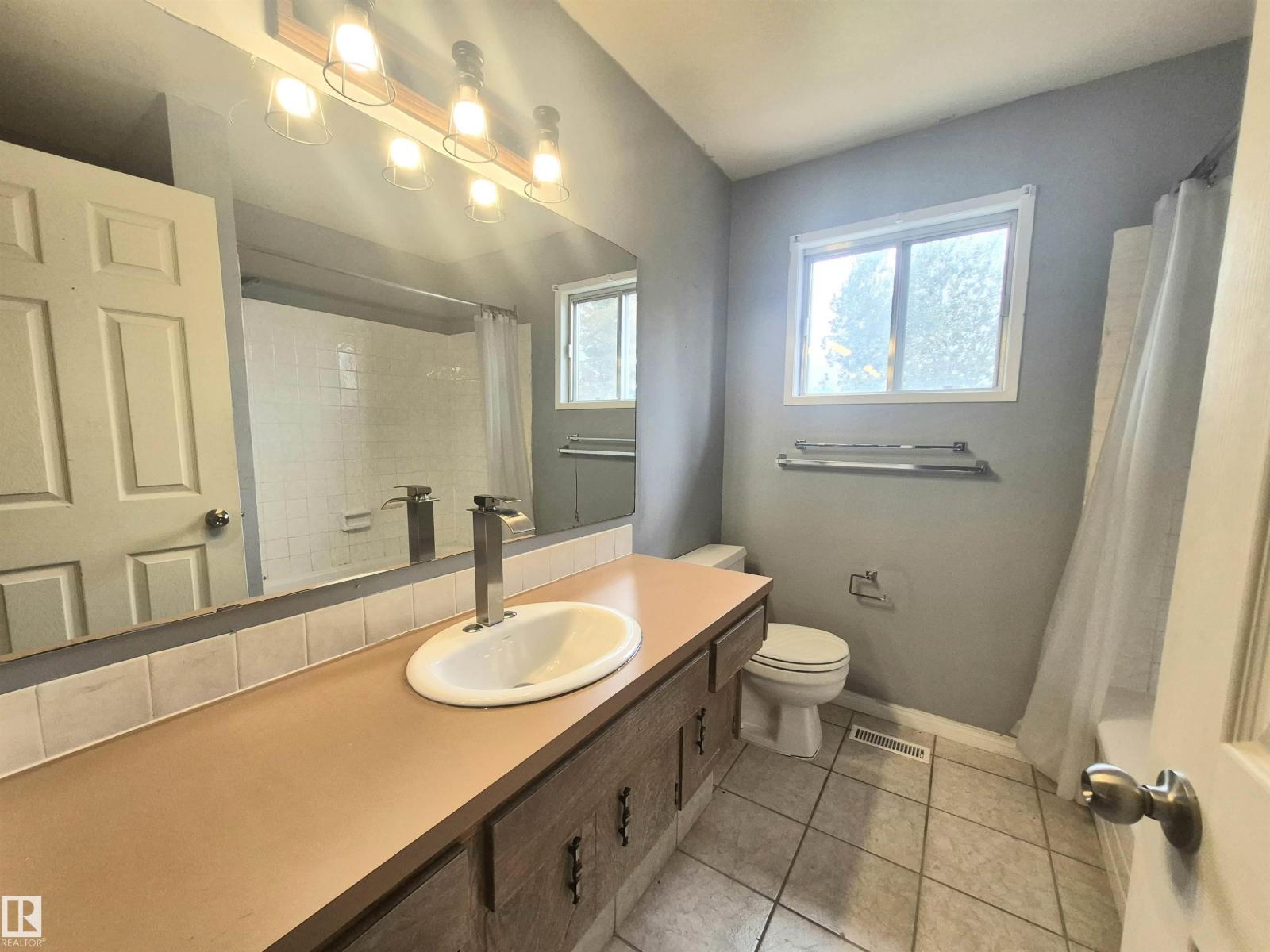 3801 33 Av Property Photo 14