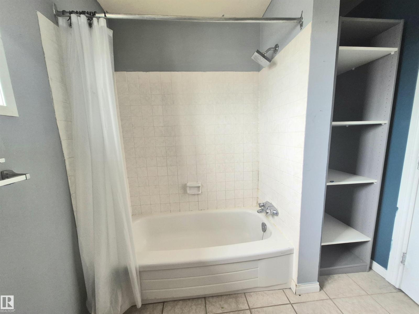 3801 33 Av Property Photo 15