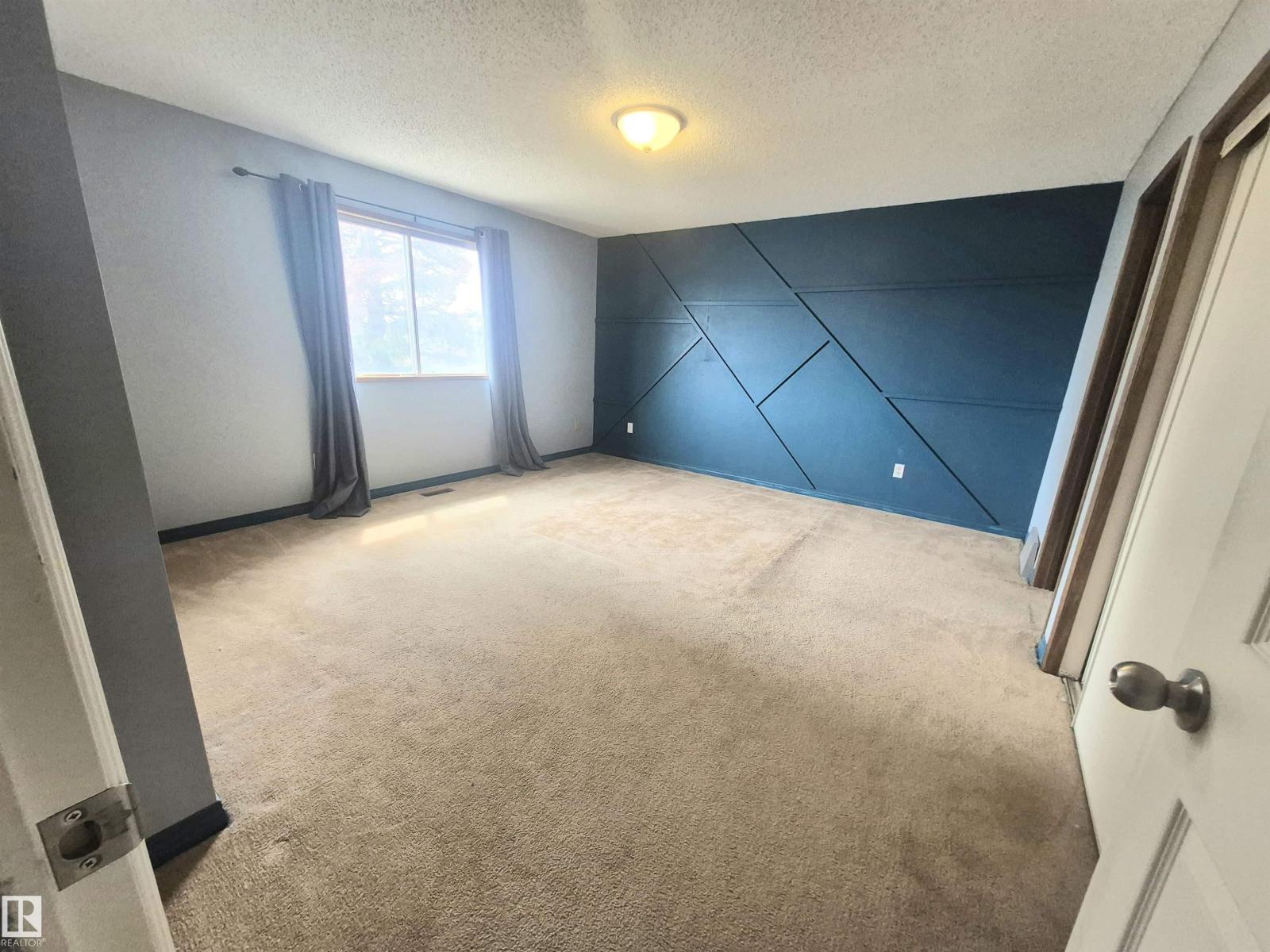 3801 33 Av Property Photo 16