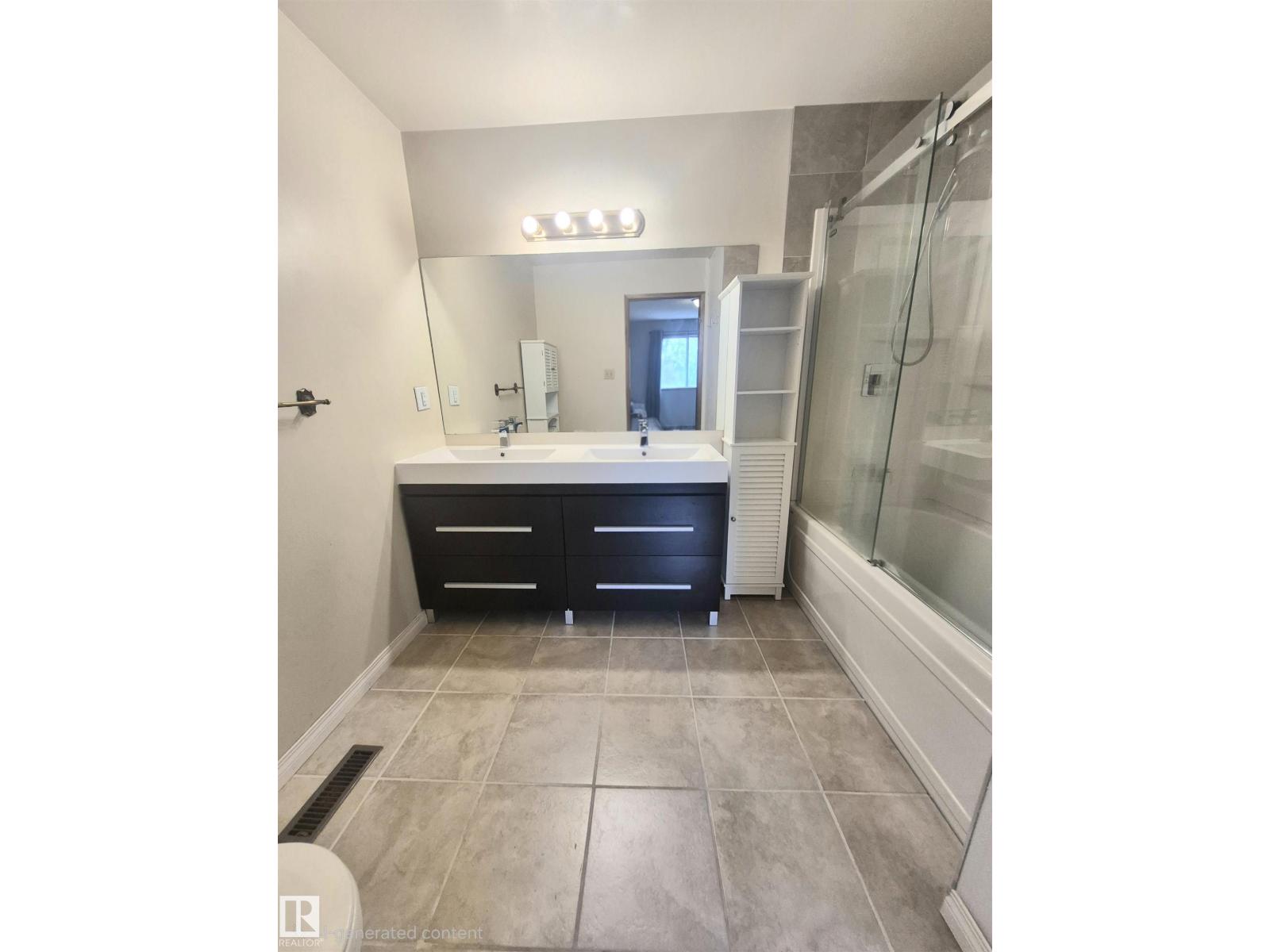 3801 33 Av Property Photo 17