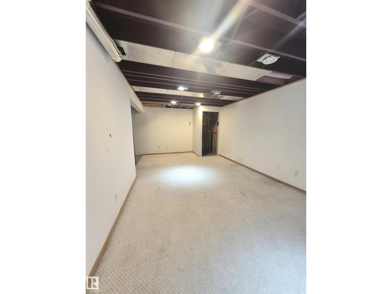 3801 33 Av Property Photo 24