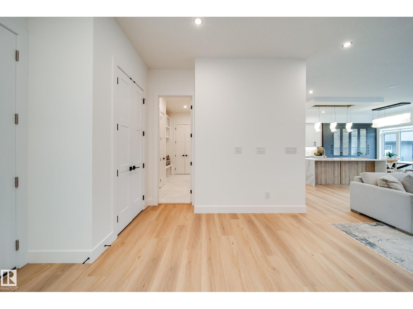 #42 20425 93 Av Nw Property Photo 32