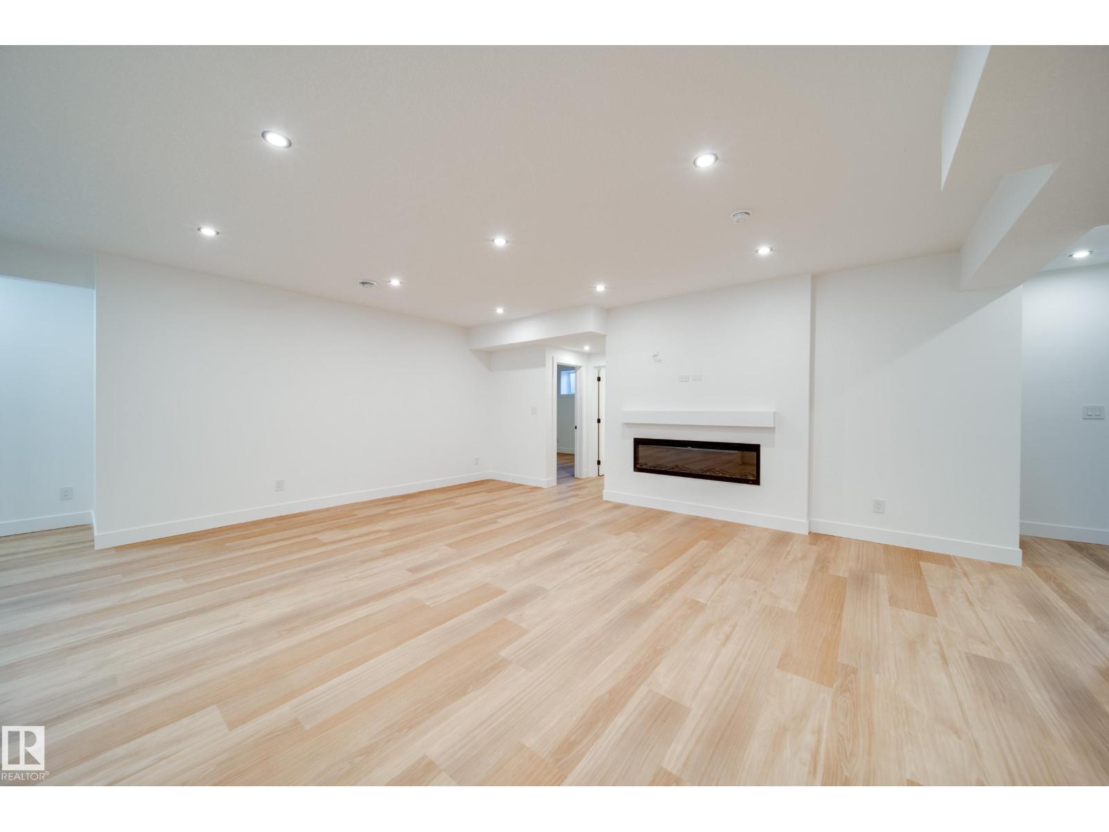 #42 20425 93 Av Nw Property Photo 43