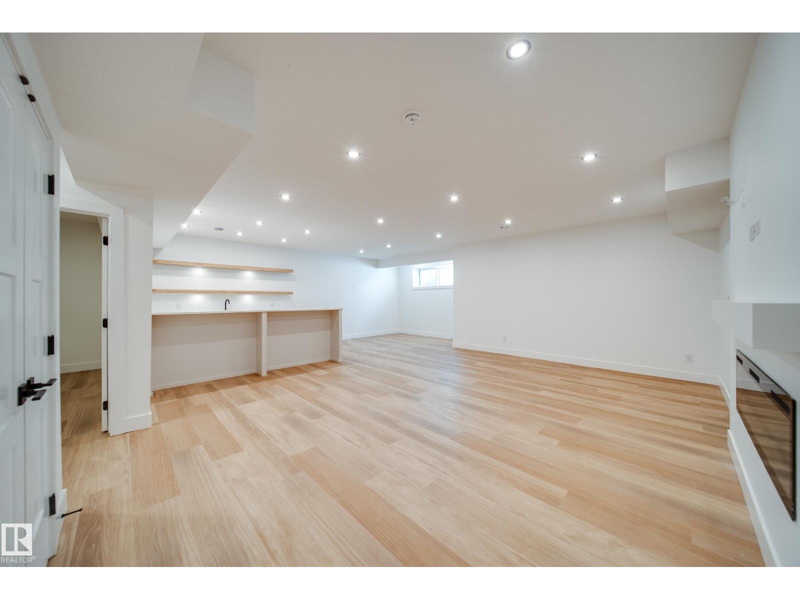 #42 20425 93 Av Nw Property Photo 44