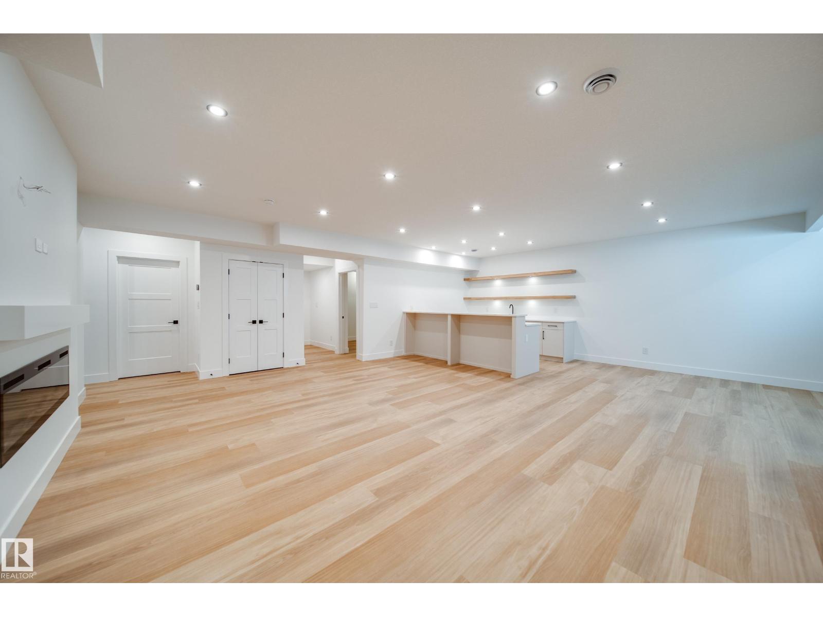 #42 20425 93 Av Nw Property Photo 45
