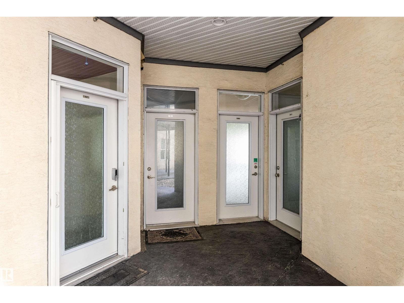 #105 10531 117 St Nw Property Photo 3
