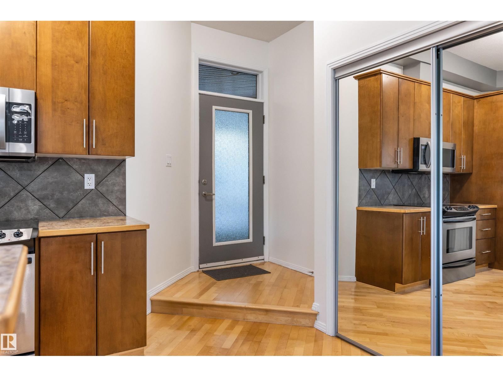 #105 10531 117 St Nw Property Photo 4