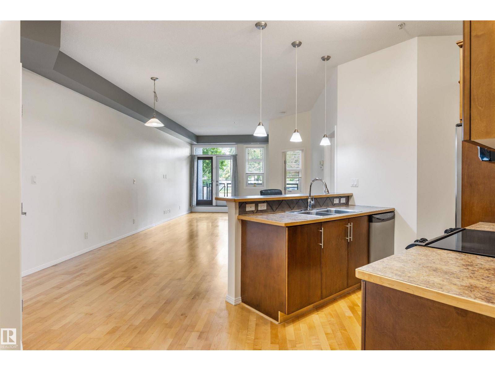 #105 10531 117 St Nw Property Photo 5