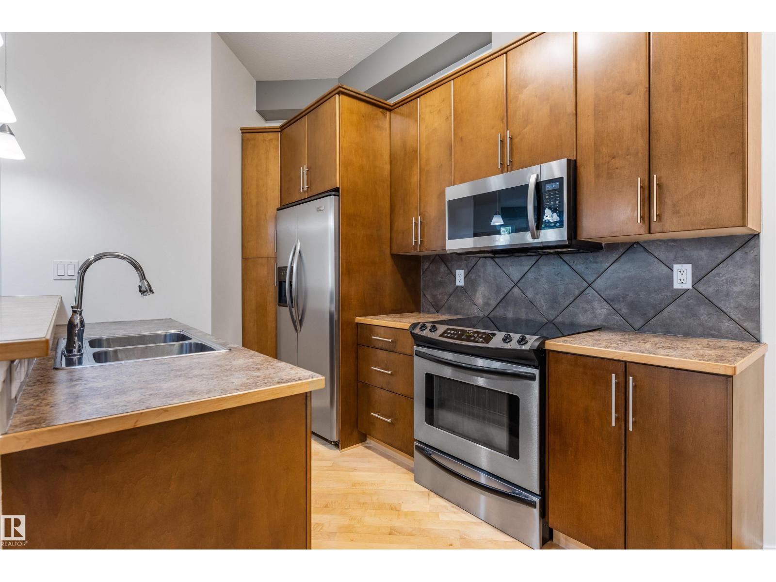 #105 10531 117 St Nw Property Photo 7