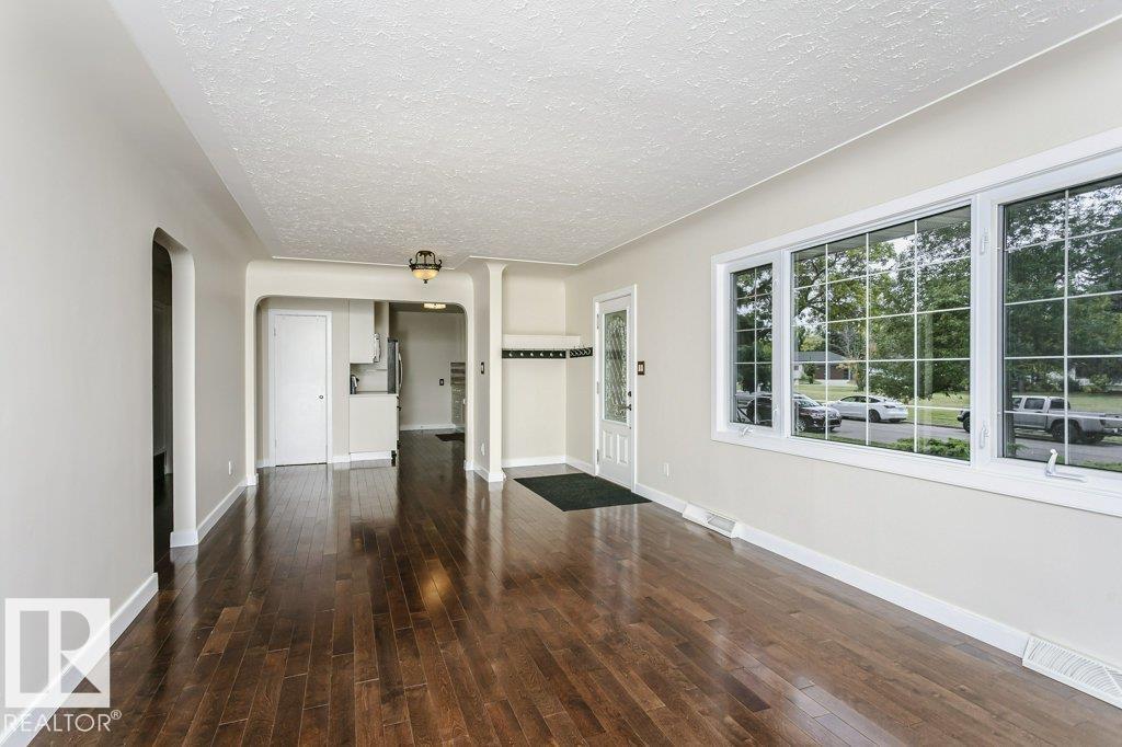 12255 Dovercourt Cr Nw Property Photo 4