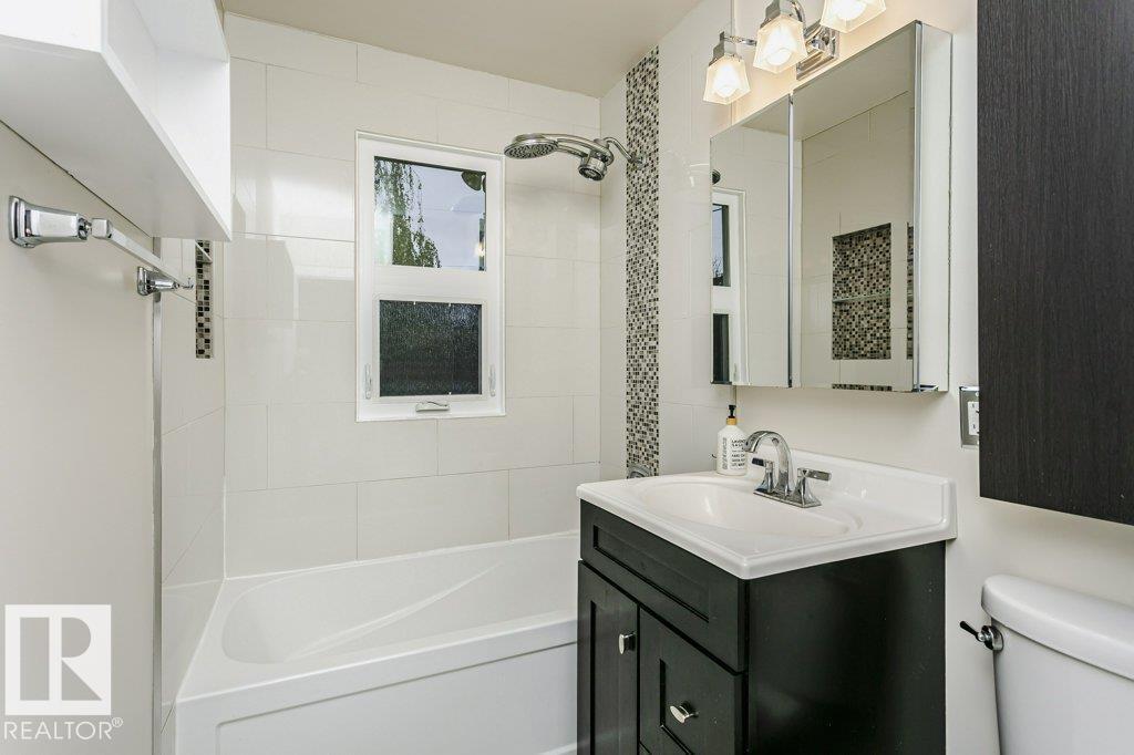 12255 Dovercourt Cr Nw Property Photo 11
