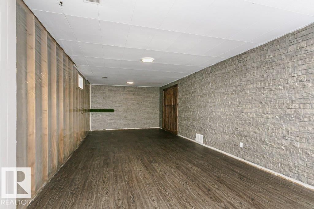 12255 Dovercourt Cr Nw Property Photo 17