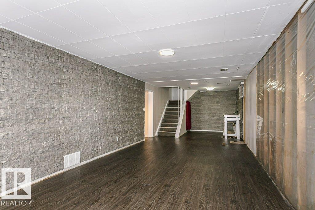 12255 Dovercourt Cr Nw Property Photo 18