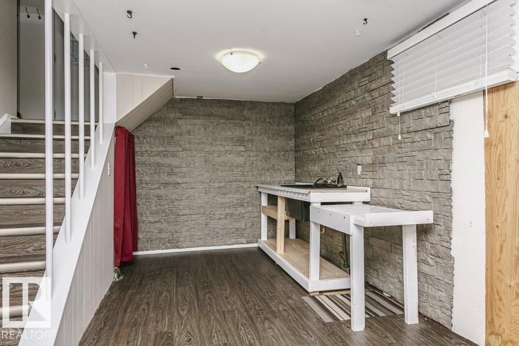 12255 Dovercourt Cr Nw Property Photo 20