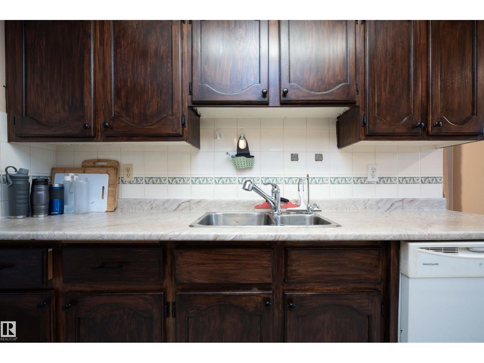 #58 2020 105 St Nw Property Photo 12