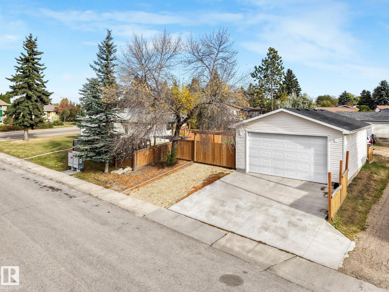 3963 57 St Nw Property Photo 3