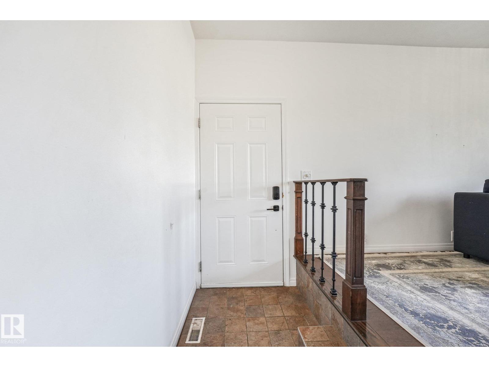 3963 57 St Nw Property Photo 6