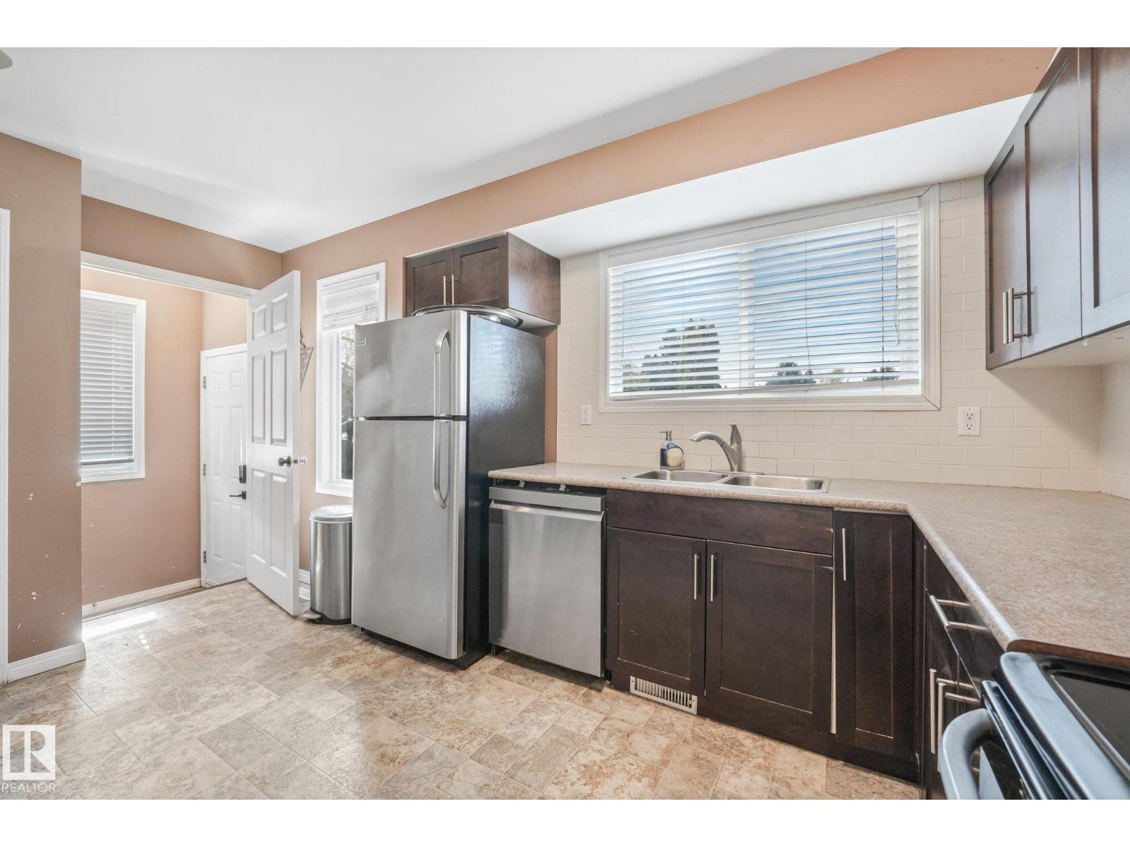 3963 57 St Nw Property Photo 18