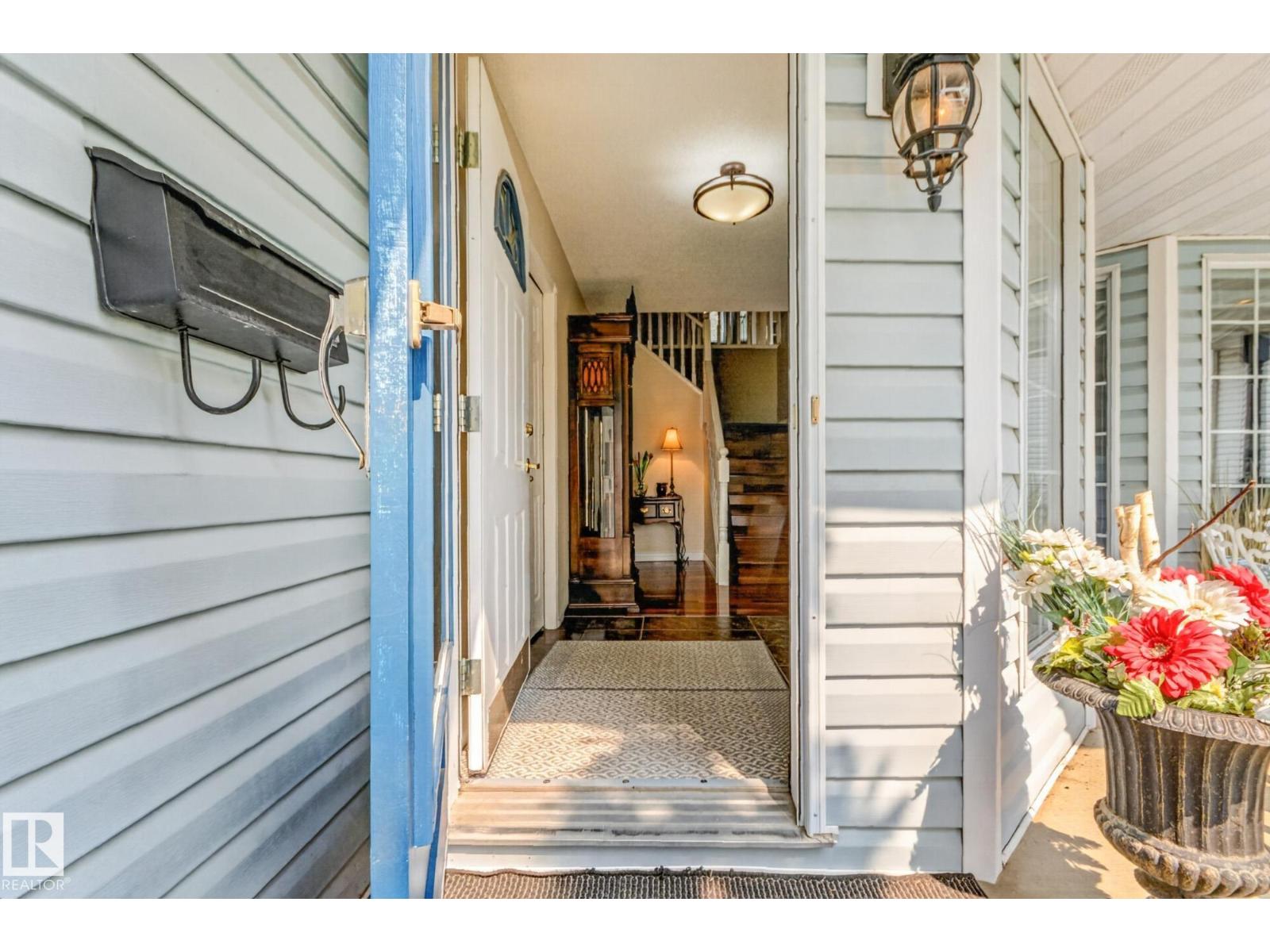 3108 36b Av Nw Property Photo 5