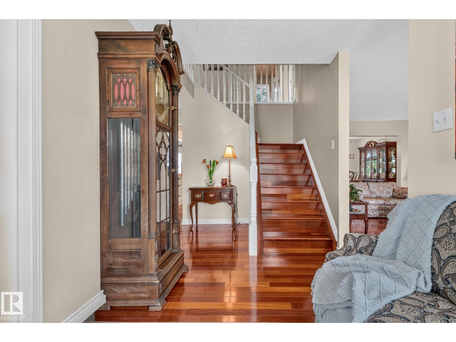 3108 36b Av Nw Property Photo 6