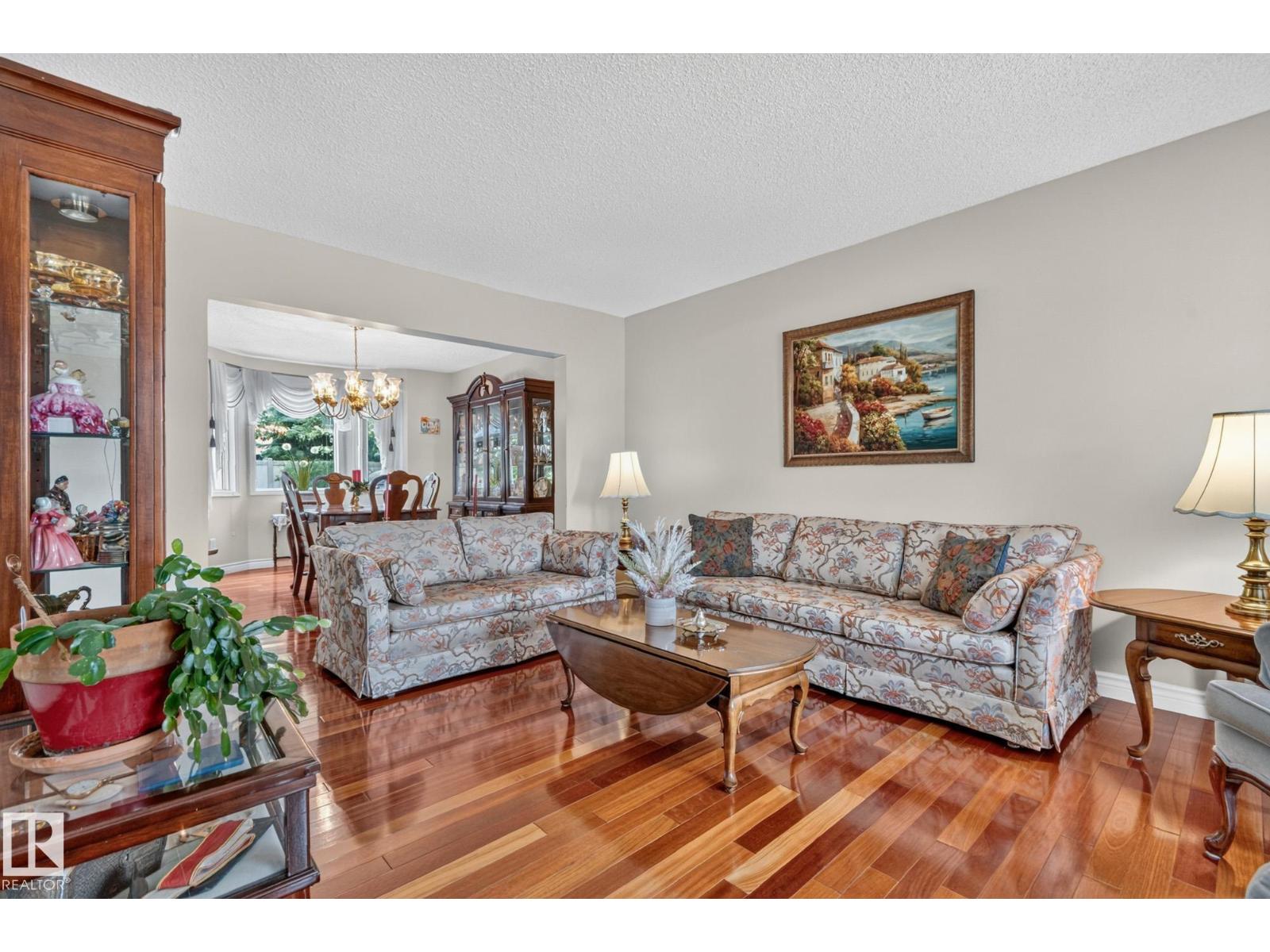 3108 36b Av Nw Property Photo 8