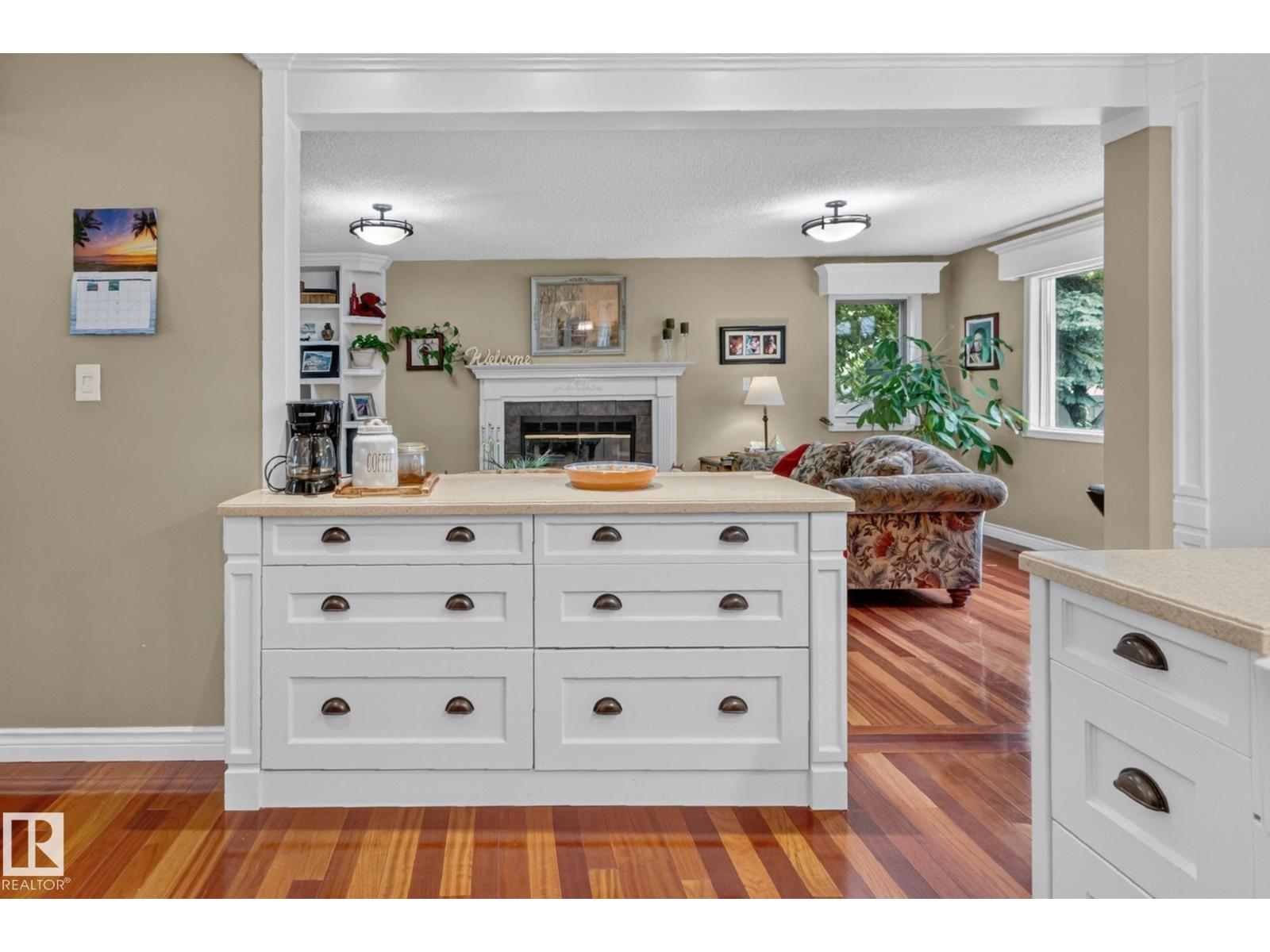 3108 36b Av Nw Property Photo 19