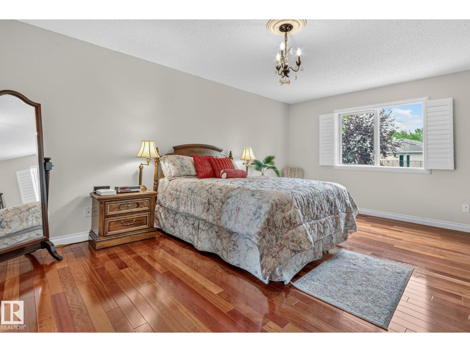 3108 36b Av Nw Property Photo 24