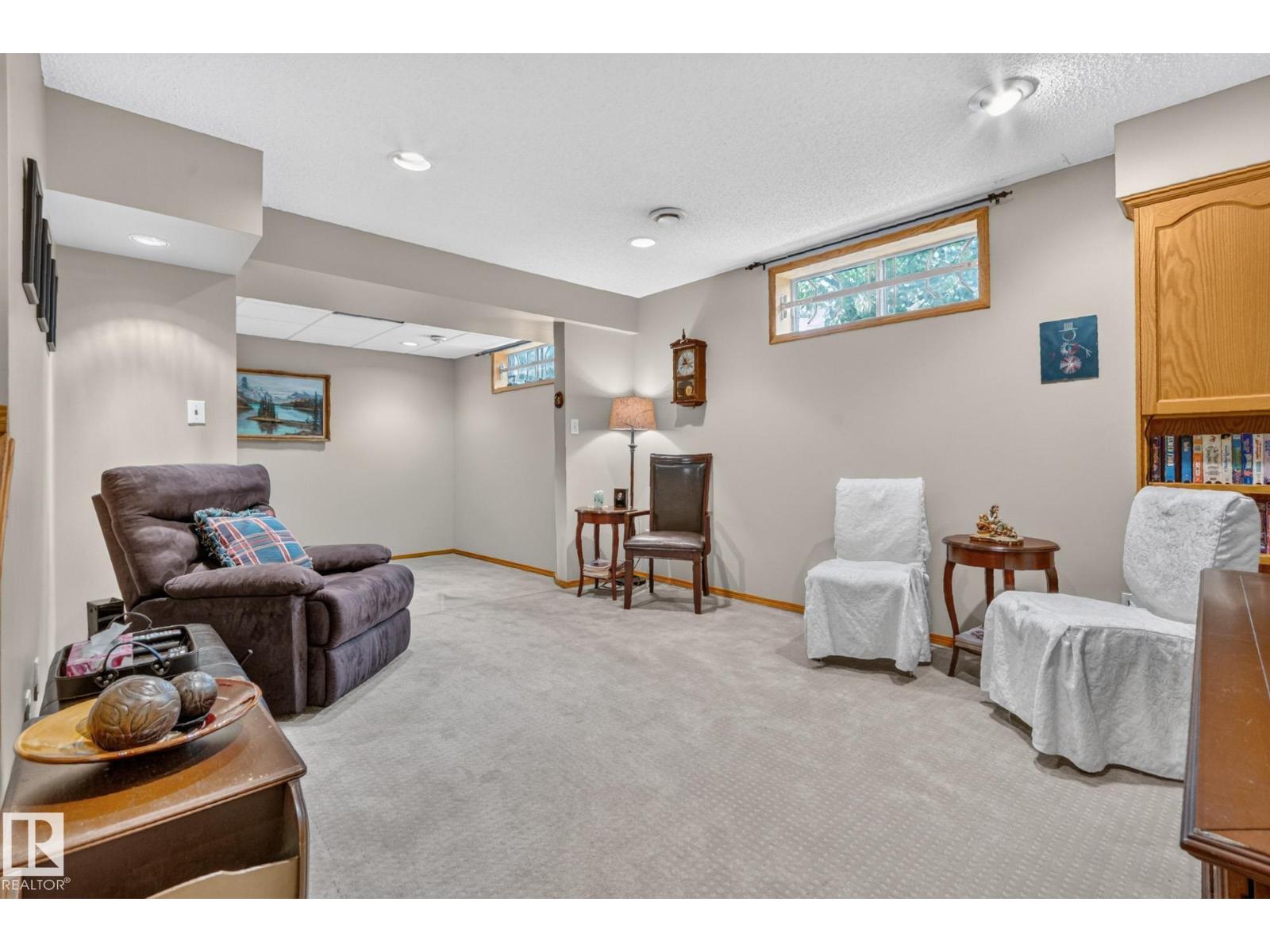 3108 36b Av Nw Property Photo 32