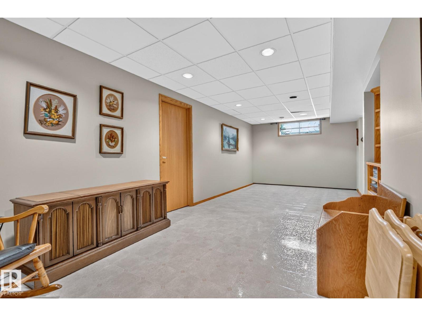 3108 36b Av Nw Property Photo 35