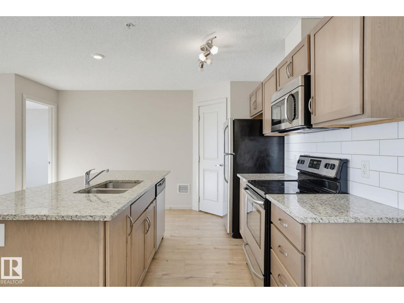 #316 7711 71 St Nw Property Photo 1