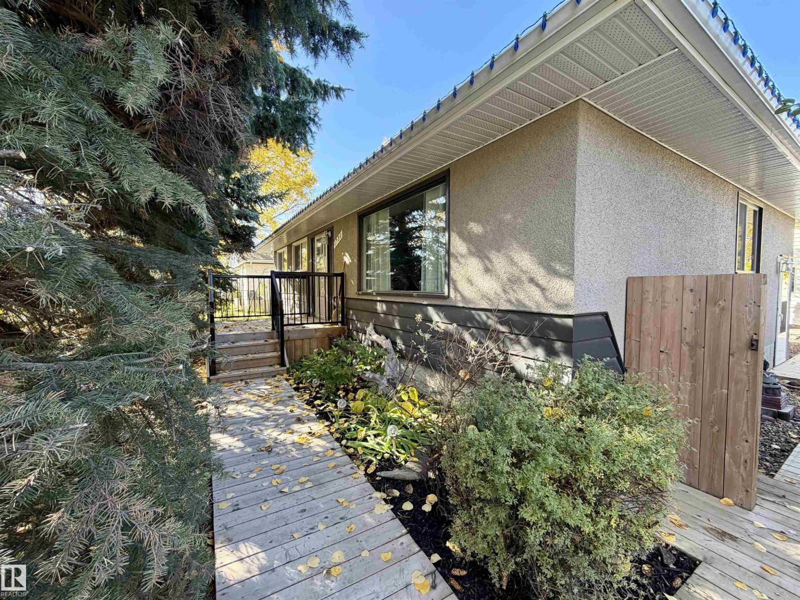4738 49 St Property Photo 2