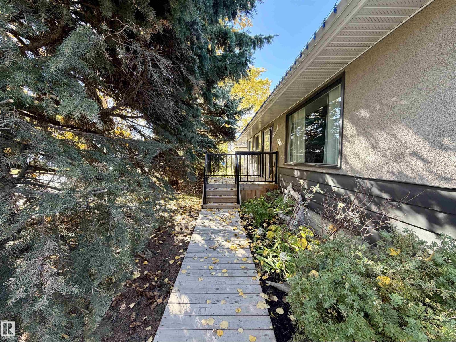 4738 49 St Property Photo 7