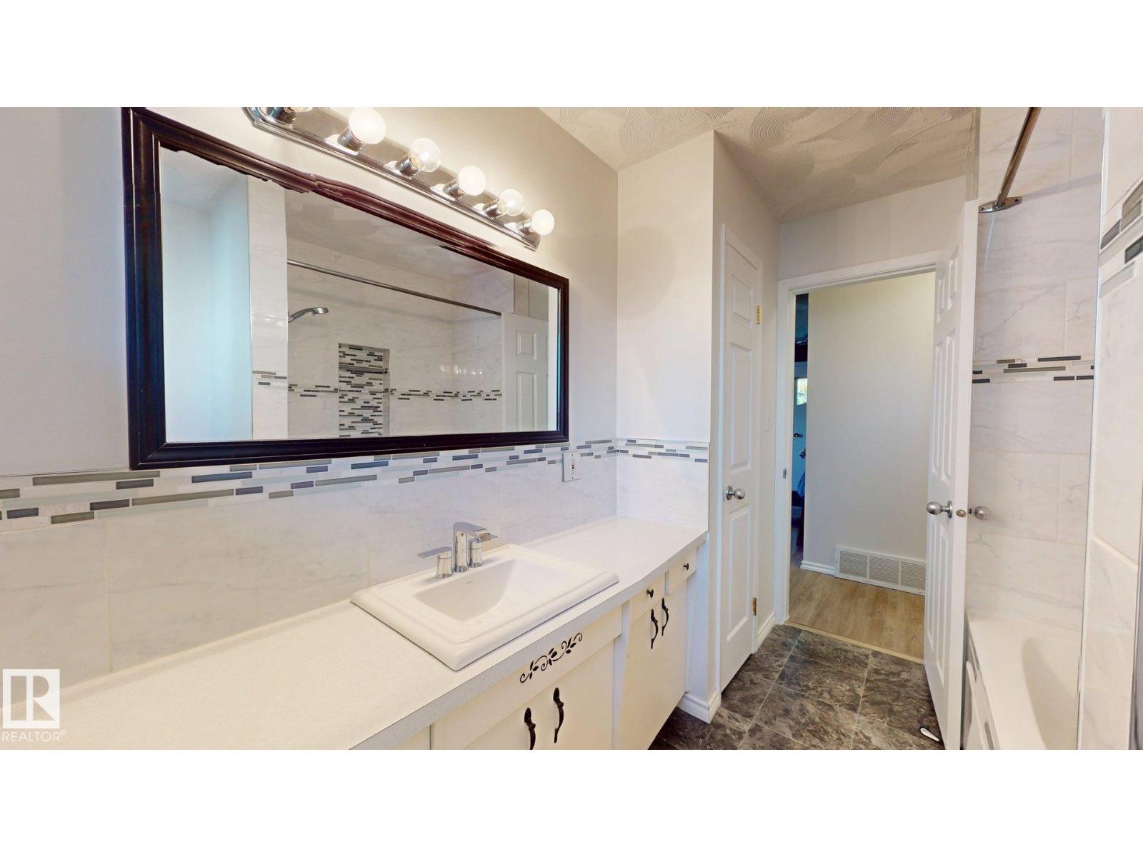 4738 49 St Property Photo 27