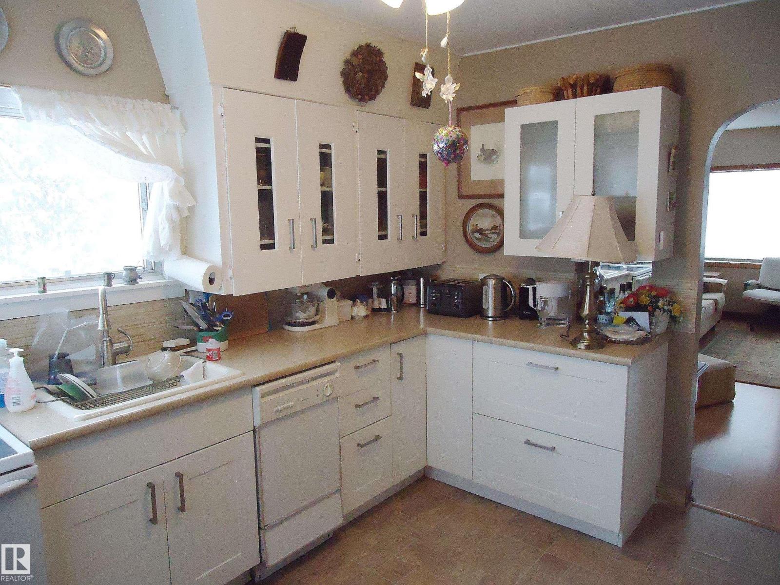 4812 50 Av Property Photo 9