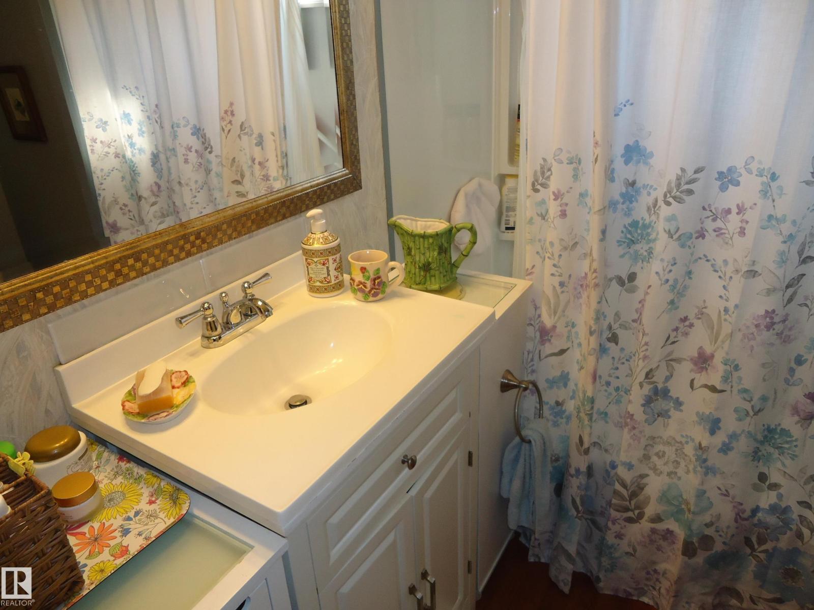 4812 50 Av Property Photo 14