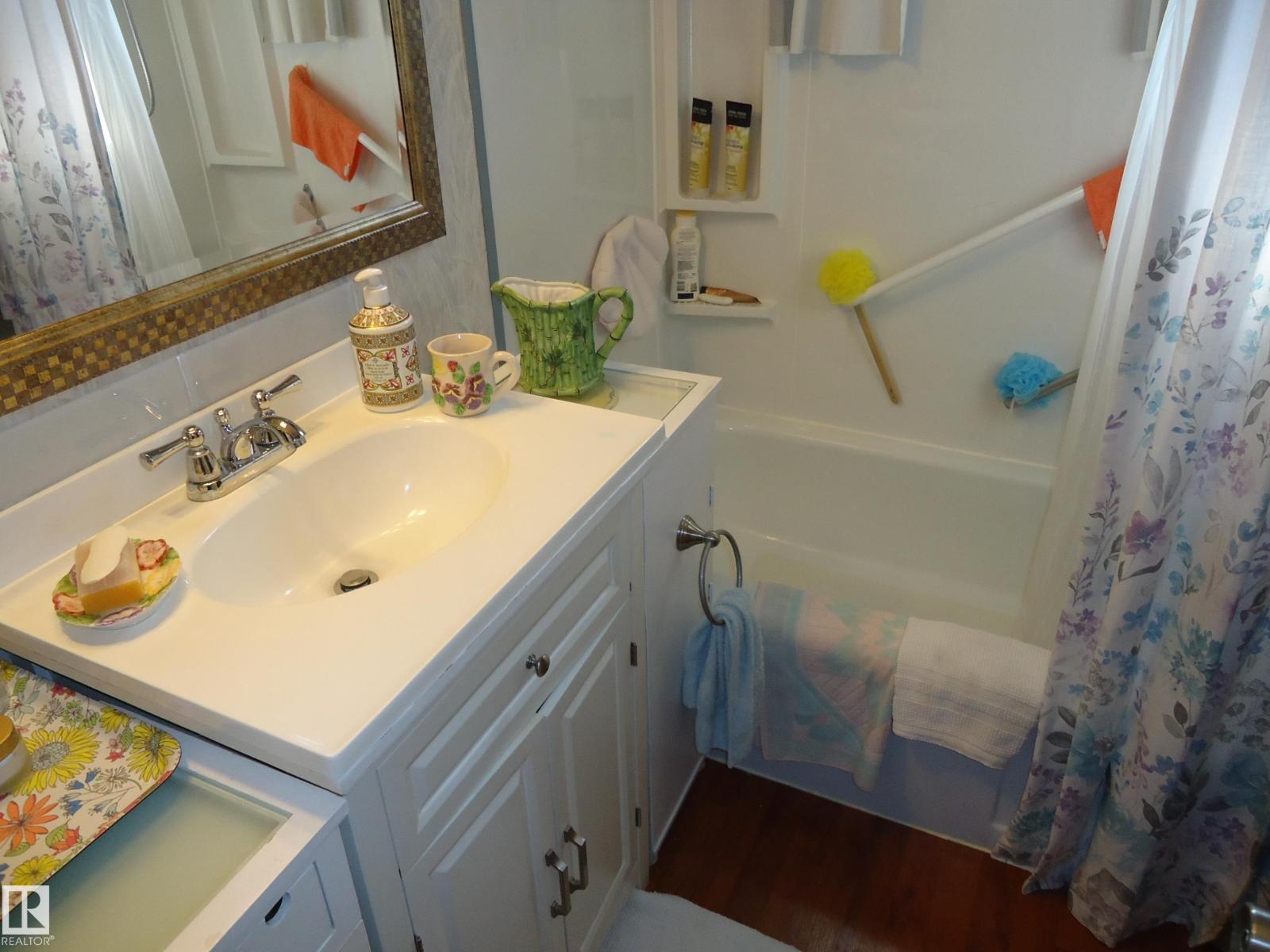 4812 50 Av Property Photo 15