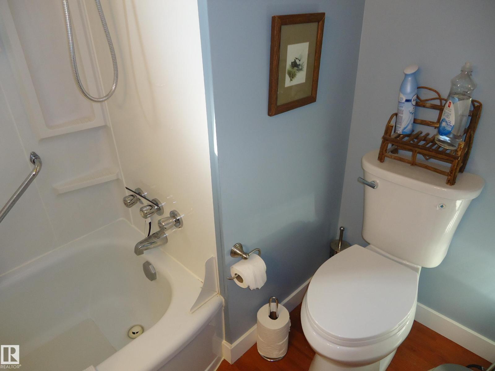 4812 50 Av Property Photo 16