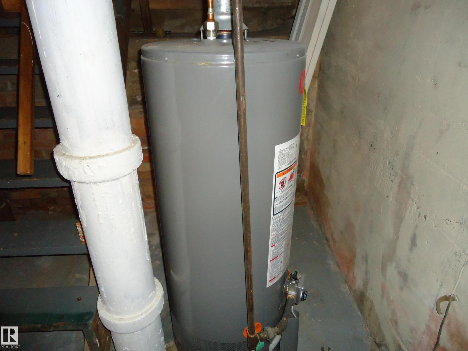 4812 50 Av Property Photo 24